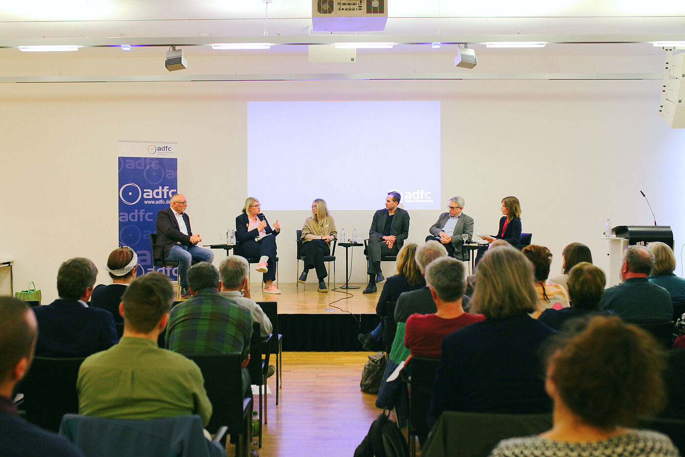VpA_30 Podiumsdiskussion: Günter Riemer (AGFK BW), Kathleen Lumma (ADFC BW), Sandra Prediger (Jobrad), Alexander Rosenthal (Zukunft Fahrrad), Matthias Zimmermann (ADFC BW) & Juliane Langer (Moderation)