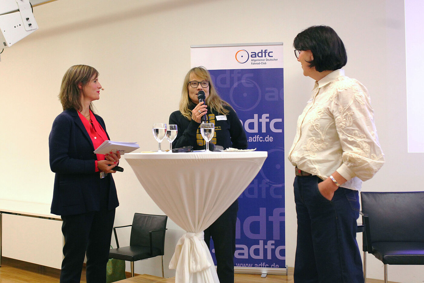 VpA_22 TandemTalk Radtourismus: Juliane Langer (Moderation) mit Dr. Andrea Möller (dwif) & Ursula Teufel (Schwäbische Alb Tourismus)