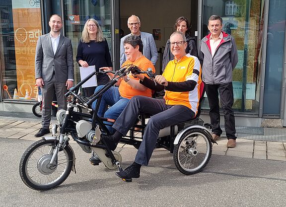 Paralleltandem beim Pressetermin vor unserem Zentrum