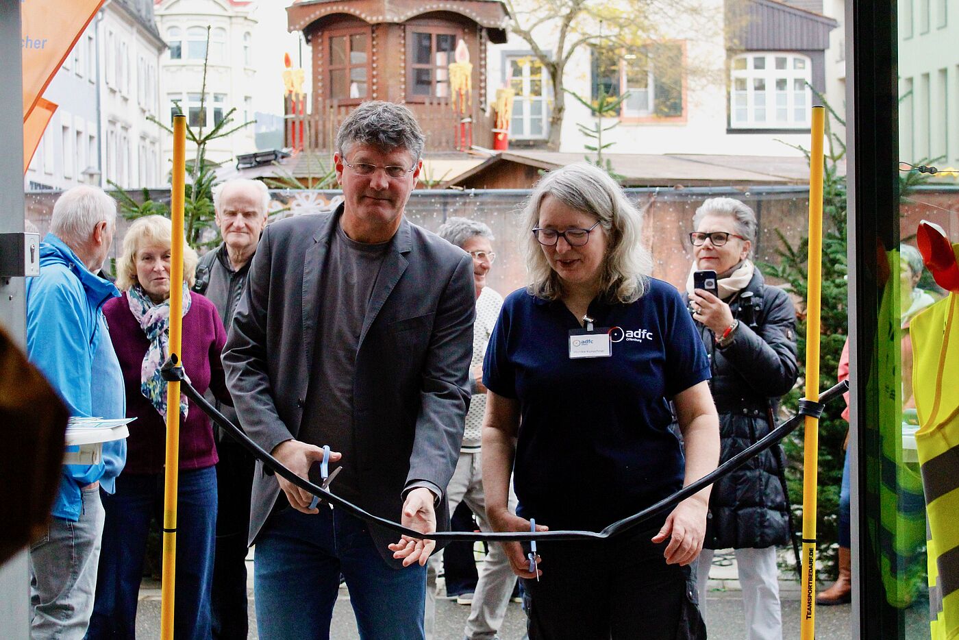 Eröffnung 3 Durchschneiden des Schlauches zur Eröffnung